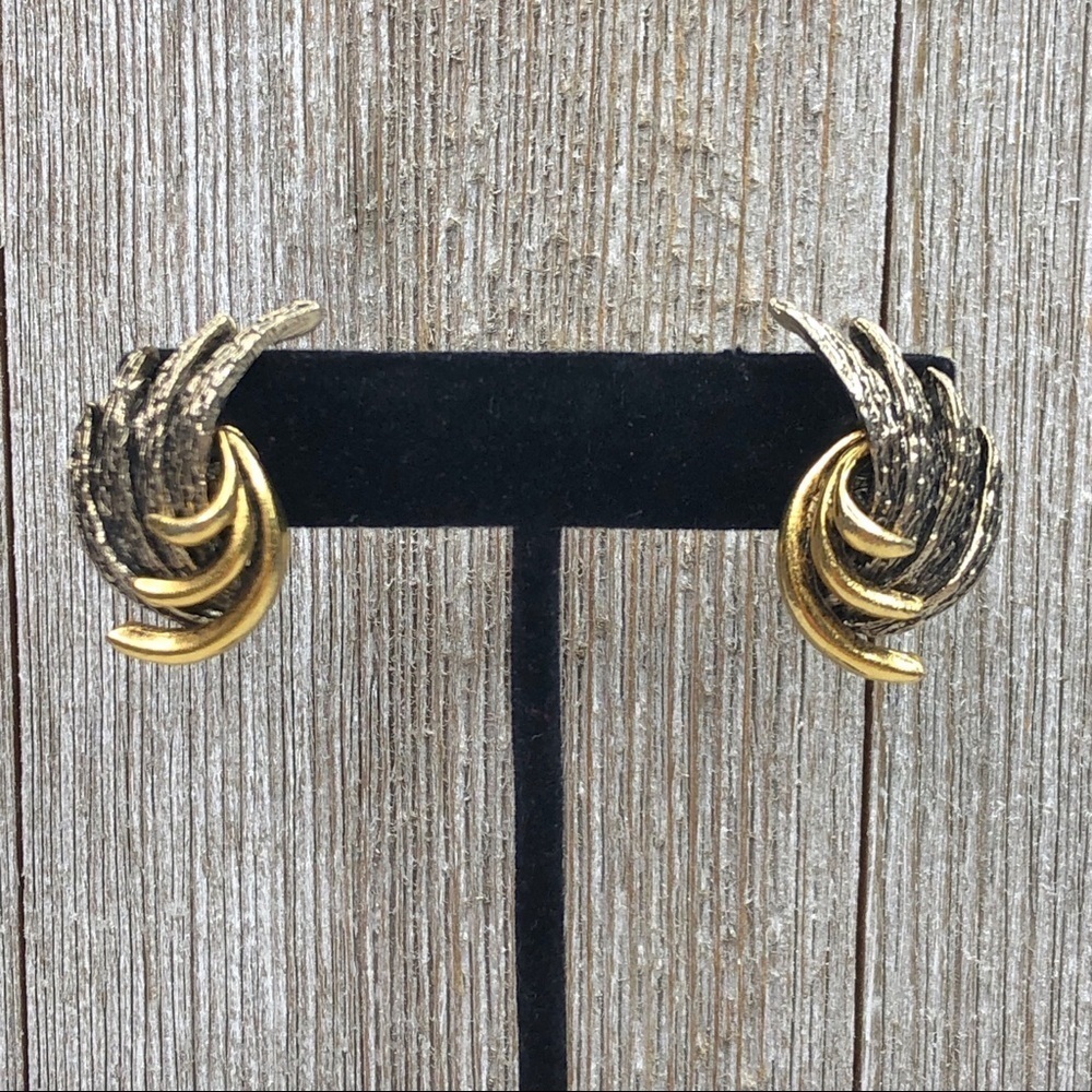 Vintage ART Textured Swirl Clip-on Earrings 60s